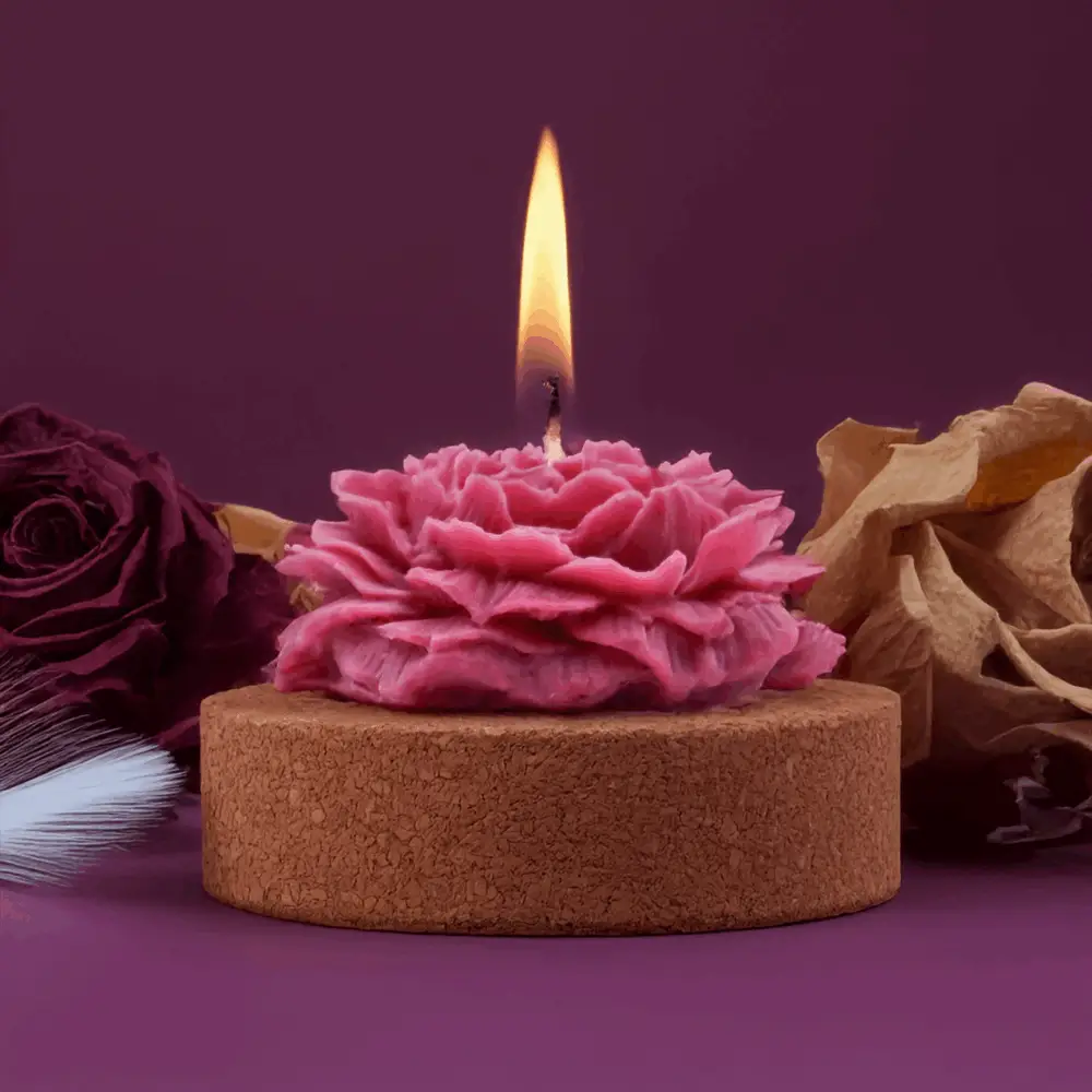 Bougie moulée florale Sublime, en cire d’olive végétale, faite main en France